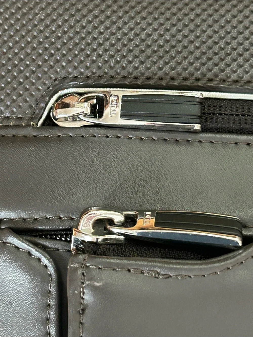 Tumi Saweyr Arrive Taupe 16” Men's Laptop Briefcase Top Handles Shoulder Strap